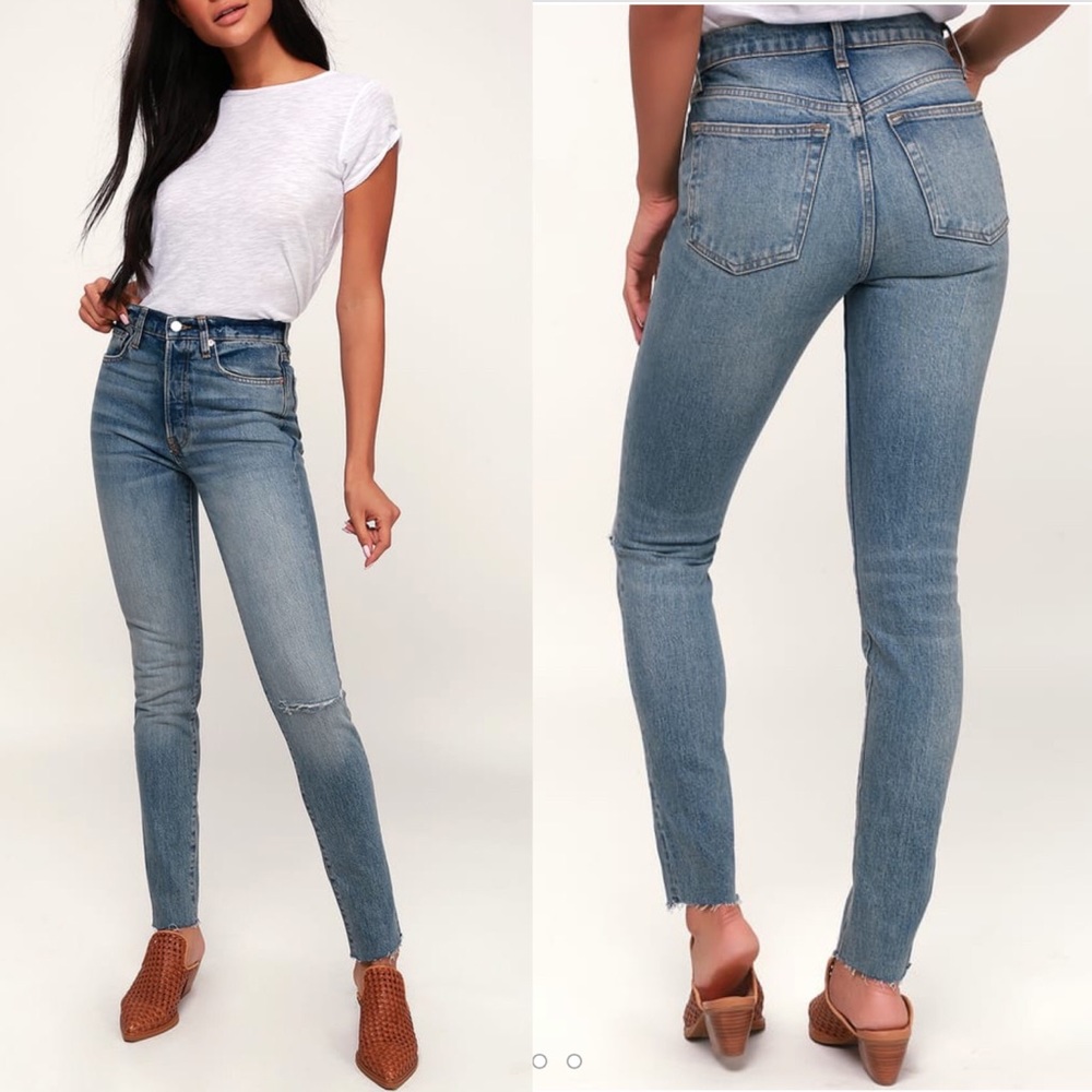 🆕 Free People MediumWash Distressed Skinny Jeans